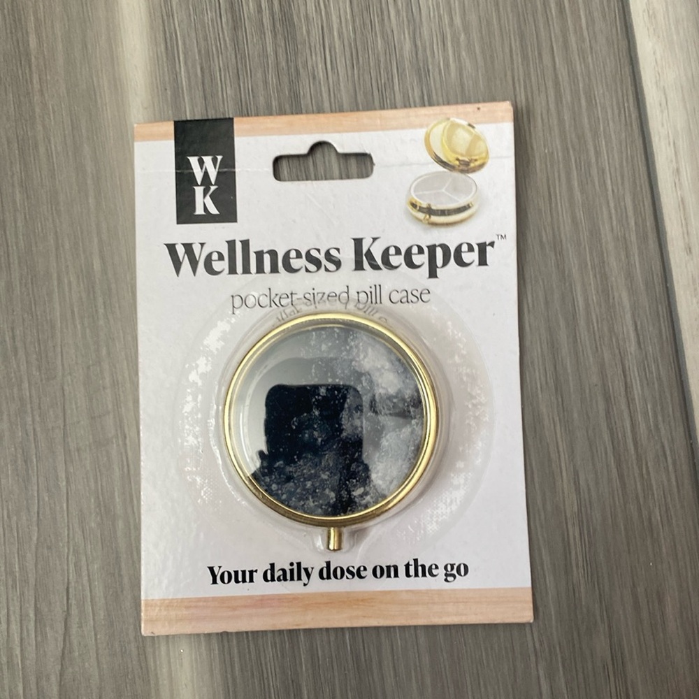 Pill holder three sections brand new - Picture 1 of 2